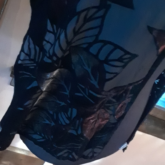 Silk velvet sheer Leaf patterned scarf - Picture 2 of 9